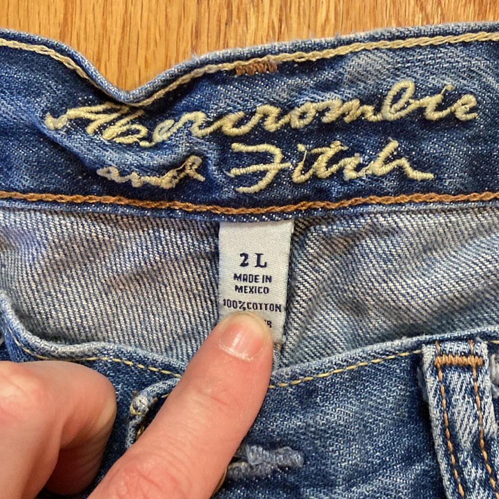 A&F flare leg Distressed Jeans 2L - Picture 5 of 9